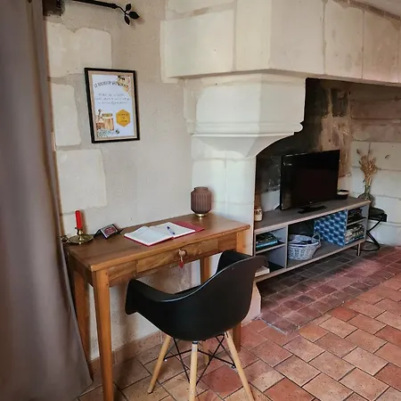 D'hote De Charme Dans Logis Du Xve Bed & Breakfast Longué