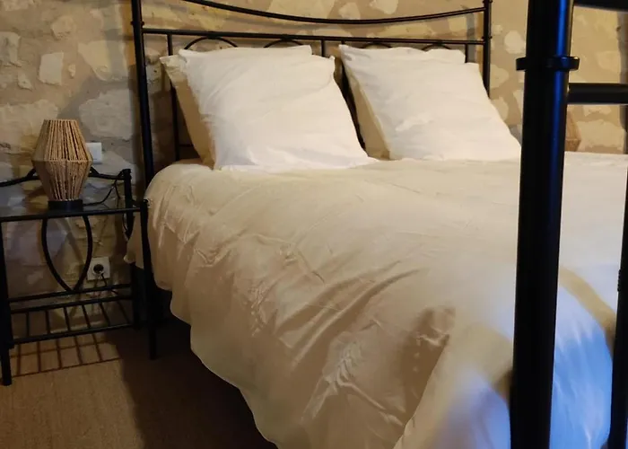 Bed & Breakfast D'hote De Charme Dans Logis Du Xve *