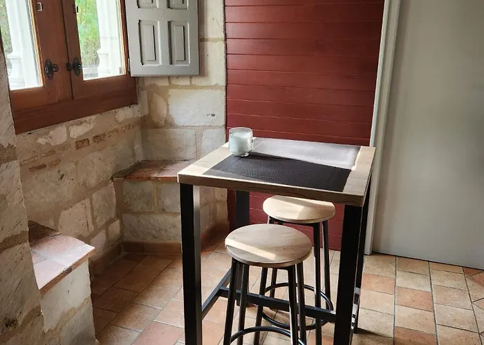 D'hôte De Charme Dans Logis Du Xve Alojamento de Acomodação e Pequeno-almoço